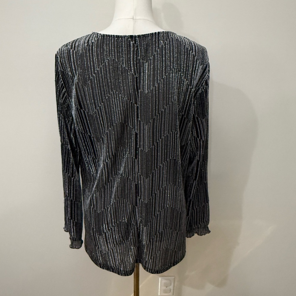 Elegant Black and Gray Sparkly Blouse - Picture 8 of 9